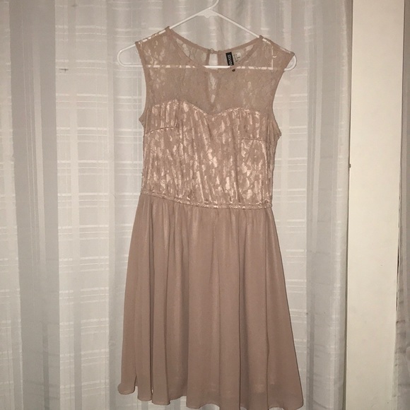 Beautiful Dress, size 6; Like new! - Picture 1 of 7